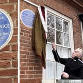 Huw Edwards unveiled a blue plaque in Newington Green to philosopher and preacher Dr Richard Price.