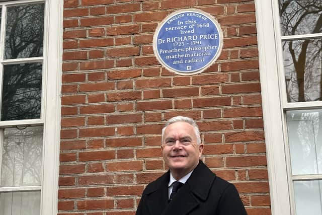 Huw Edwards with the blue plaque for Dr Richard Price in Newington Green.
