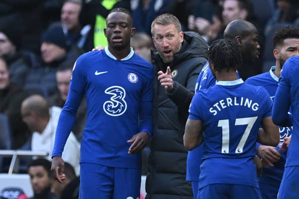 Chelsea’s English head coach Graham Potter (C) speaks with Chelsea’s Swiss midfielder Denis Zakaria (L) and Chelsea’s English (Photo by JUSTIN TALLIS/AFP via Getty Images)