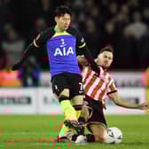 Sheffield United’s English defender George Baldock (R) tackles Tottenham Hotspur’s South Korean striker Son Heung-Min (Photo by OLI SCARFF/AFP via Getty Images)