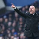 Sean Dyche, Manager of Everton, gives the team instructions during the Premier League match  (Photo by Alex Livesey/Getty Images)