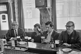 1972, June. Customers in the Eagle pub on Farringdon Road in London. Credit: Evening Standard/Hulton Archive/Getty Images.