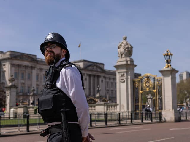 A Met Police officer outside Buckingham Palace, ahead of the Coronation. (Photo by Dan Kitwood/Getty Images)