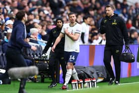 Clement Lenglet of Tottenham Hotspur is substituted off with an injury before reacting to Ryan Mason (Photo by Clive Rose/Getty Images)