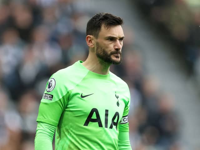 Hugo Lloris of Tottenham Hotspur gives the team instructions during the Premier League (Photo by Clive Brunskill/Getty Images)