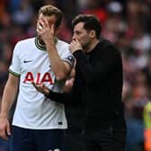 Tottenham Hotspur's Interim head coach Ryan Mason (R) speaks with Tottenham Hotspur's English striker Harry Kane (L) (Photo by PAUL ELLIS/AFP via Getty Images)