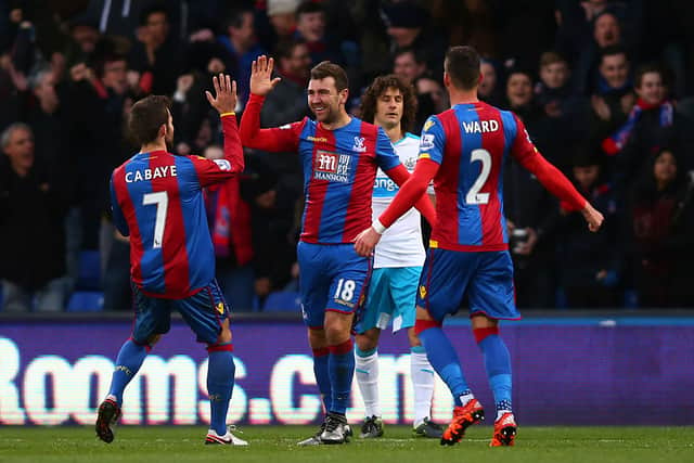 James McArthur (C) of Crystal Palace celebrates scoring his team's first goal with his team mates Yohan Cabaye (Photo by Clive Rose/Getty Images)