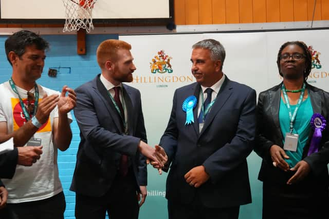 Labour’s Danny Beales congratulates the Conservative Party’s Steve Tuckwell on his win. (Photo by Carl Court/Getty Images)