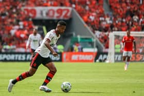 Matheus Franca runs with the ball during a Brasileirao match between Internacional and Flamengo (Photo by Fernando Alves/Getty Images)