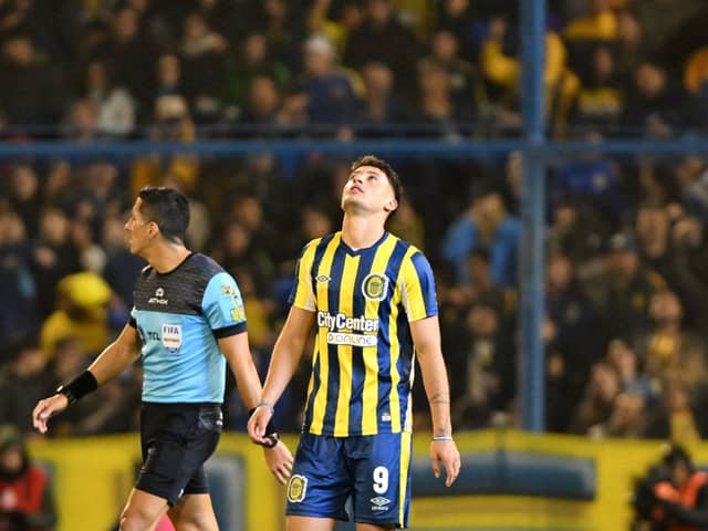 Alejo Veliz  of Rosario Central celebrates after scoring the second goal during a Liga  (Photo by Luciano Bisbal/Getty Images)