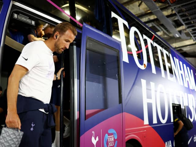  Harry Kane #10 of Tottenham Hotspur arrives for the pre-season friendly against the Lion City Sailors (Photo by Yong Teck Lim/Getty Images)