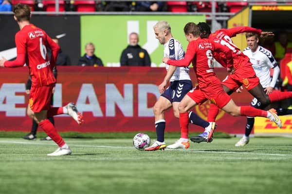 Aarhus Gymnastikforening’s English midfielder Jack Wilshere (C) runs with the ball during the Danish Superliga match (Photo by CLAUS BECH/Ritzau Scanpix/AFP via Getty Images)