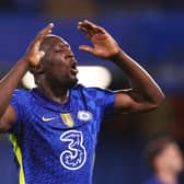  Romelu Lukaku of Chelsea reacts after missing a chance during the Premier League match between Chelsea and Leicester City  (Photo by Clive Rose/Getty Images)