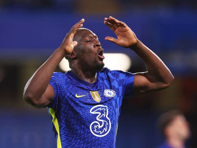 Romelu Lukaku of Chelsea reacts after missing a chance during the Premier League match between Chelsea and Leicester City  (Photo by Clive Rose/Getty Images)