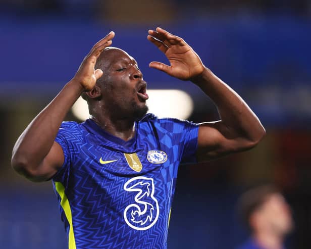  Romelu Lukaku of Chelsea reacts after missing a chance during the Premier League match between Chelsea and Leicester City  (Photo by Clive Rose/Getty Images)