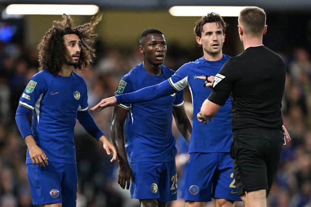 Marc Cucurella, Moises Caicedo and Ben Chilwell of Chelsea surround the referee during the Carabao Cup Third Round match (Photo by Mike Hewitt/Getty Images)