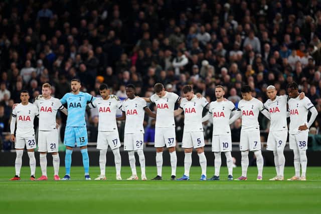 Players of Tottenham Hotspur observe a minute's silence in remembrance of victims in Israel and Gaza, prior to the Premier League match against Fulham FC. (Photo by Alex Pantling/Getty Images)