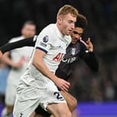 Tottenham Hotspur’s Swedish midfielder #21 Dejan Kulusevski runs away from Fulham’s English-born  (Photo by GLYN KIRK/AFP via Getty Images)