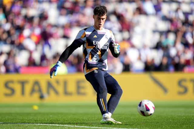 Kepa Arrizabalaga of Real Madrid warms up prior to the LaLiga EA Sports match between FC Barcelona and Real Madrid (Photo by Alex Caparros/Getty Images)