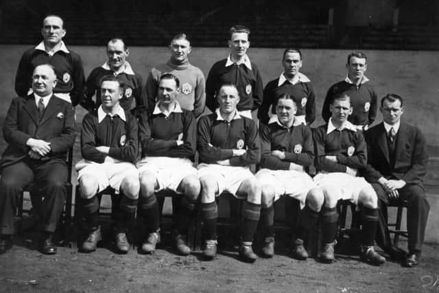 The great Hebert Chapman (bottom left) with the Arsenal squad of 1932 (Image: Getty Images)