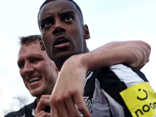  Alexander Isak celebrates with Newcastle United's English defender #33 Dan Burn after scoring the equalising goal during the English Premier League football match 