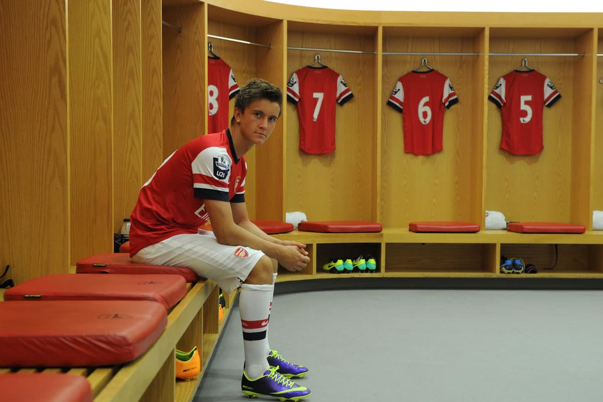 Arsenal Brain Arsenal send 12-word message to ex player fighting 'brain illness' in ...