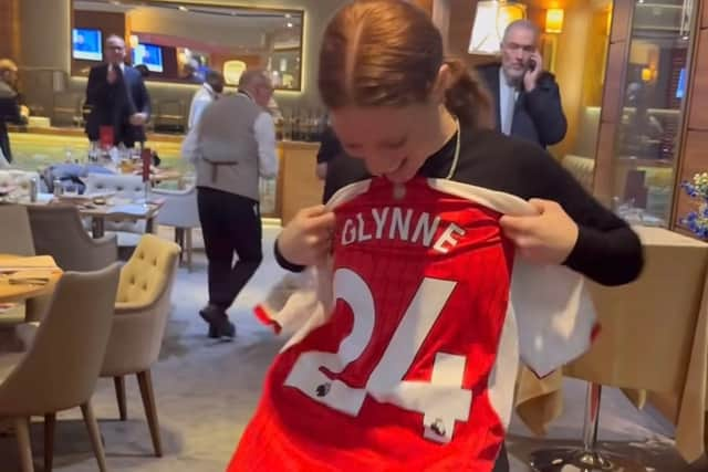 Jess Glynne loved her present. (Image: @alexscott2 Instagram)