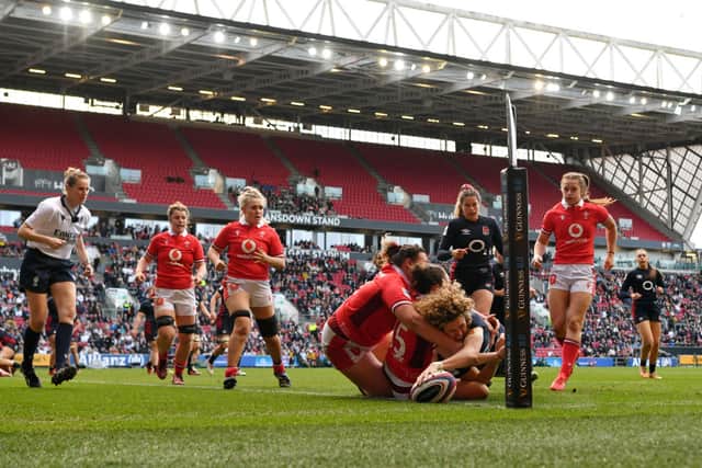 Ellie Kildunne scoring her second, and remarkable, try of the game.