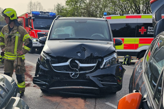 The children were travelling in a Mercedes car at the time of the crash. (Credit: HOHENSCHÄFTLARN VOLUNTEER FIRE DEPARTMENT)