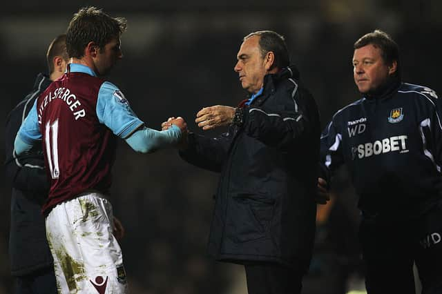 Avram Grant and Thomas Hitzlsperger in February 2011