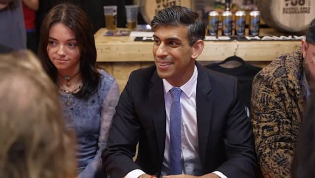 Rishi Sunak scores election own goal with football gaffe.