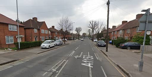 Police found the victim with a gunshot wound on Porter Avenue, Dagenham 