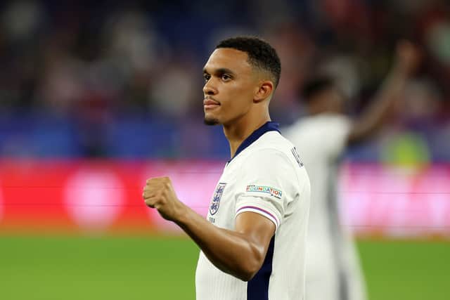 Gary Neville wants to see Alexander-Arnold come on.