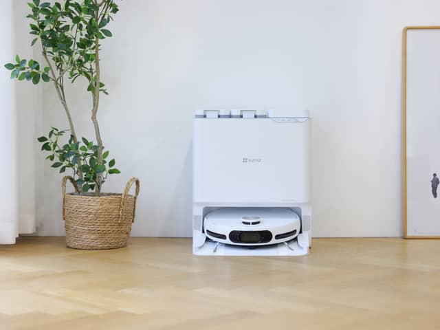 The Ezviz RS20 Pro sits in a smart-looking multi-function base