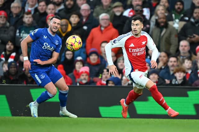 Martinelli races against Jack Harrison of Everton.