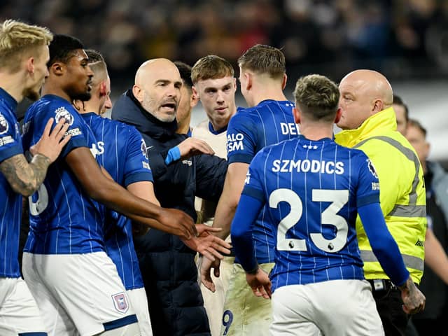 Enzo Maresca, Manager of Chelsea, exchanges words with Ipswich Town players at the end of the Premier League match between Ipswich Town FC and Chelsea FC at Portman Road on December 30, 2024