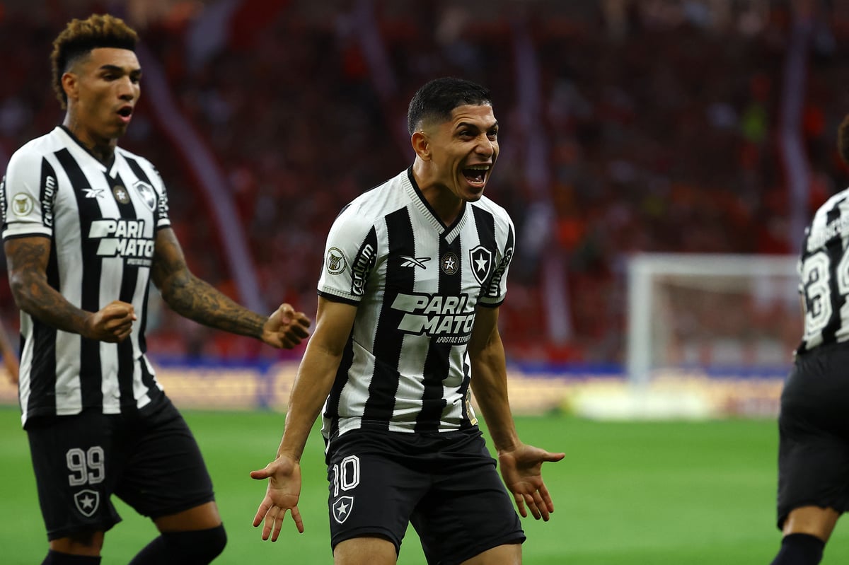 Arsenal express interest in 'speedy operator' as defender set for early exit
