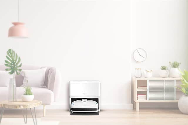 The Hobot Legee D8 pairs up with a base station called "Lulu" which washes and dries its mops
