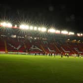 Charlton Athletic have signed Tom McIntyre.