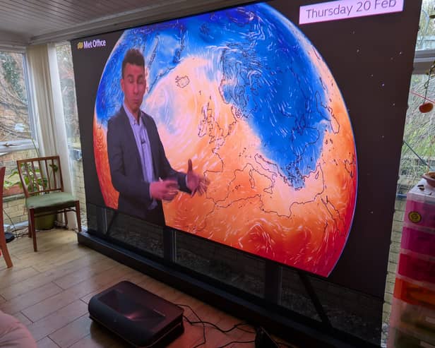 Gareth has been testing an Awol Vision projector and screen in his conservatory 