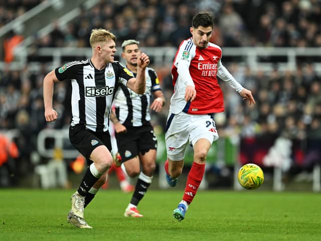 Kai Havertz of Arsenal and Lewis Hall of Newcastle United chase the ball during the Carabao Cup Semi Final Second Leg match between Newcastle United and Arsenal at St James' Park on February 05, 2025 in Newcastle upon Tyne, England. 