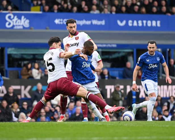 Beto almost won a penalty against the Hammers