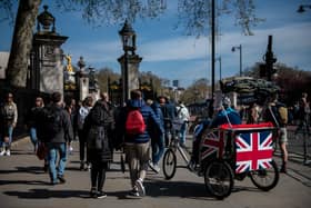What's the best time to visit Buckingham Palace in London?