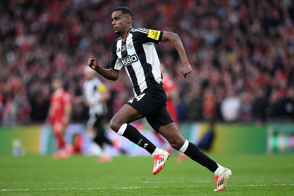 Arsenal handed Alexander Isak transfer opportunity amid Newcastle United contract claim