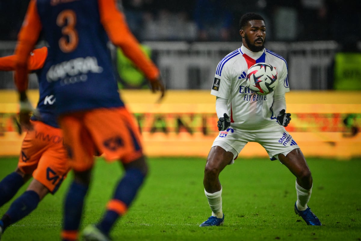 Arsenal FA Cup winner sends Bukayo Saka warning and opens up on 'happy' exit