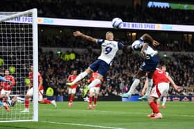 Pape Sarr and Richarlison jump for the same ball.