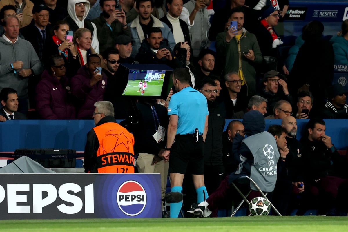 Martin Keown shares what PSG fans did in reaction to 'ridiculous' Arsenal VAR decision