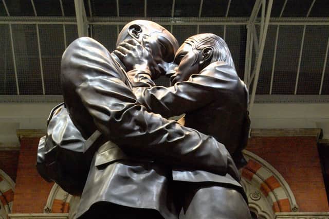 The Meeting Place sculpture by the artist Paul Day at St Pancras station