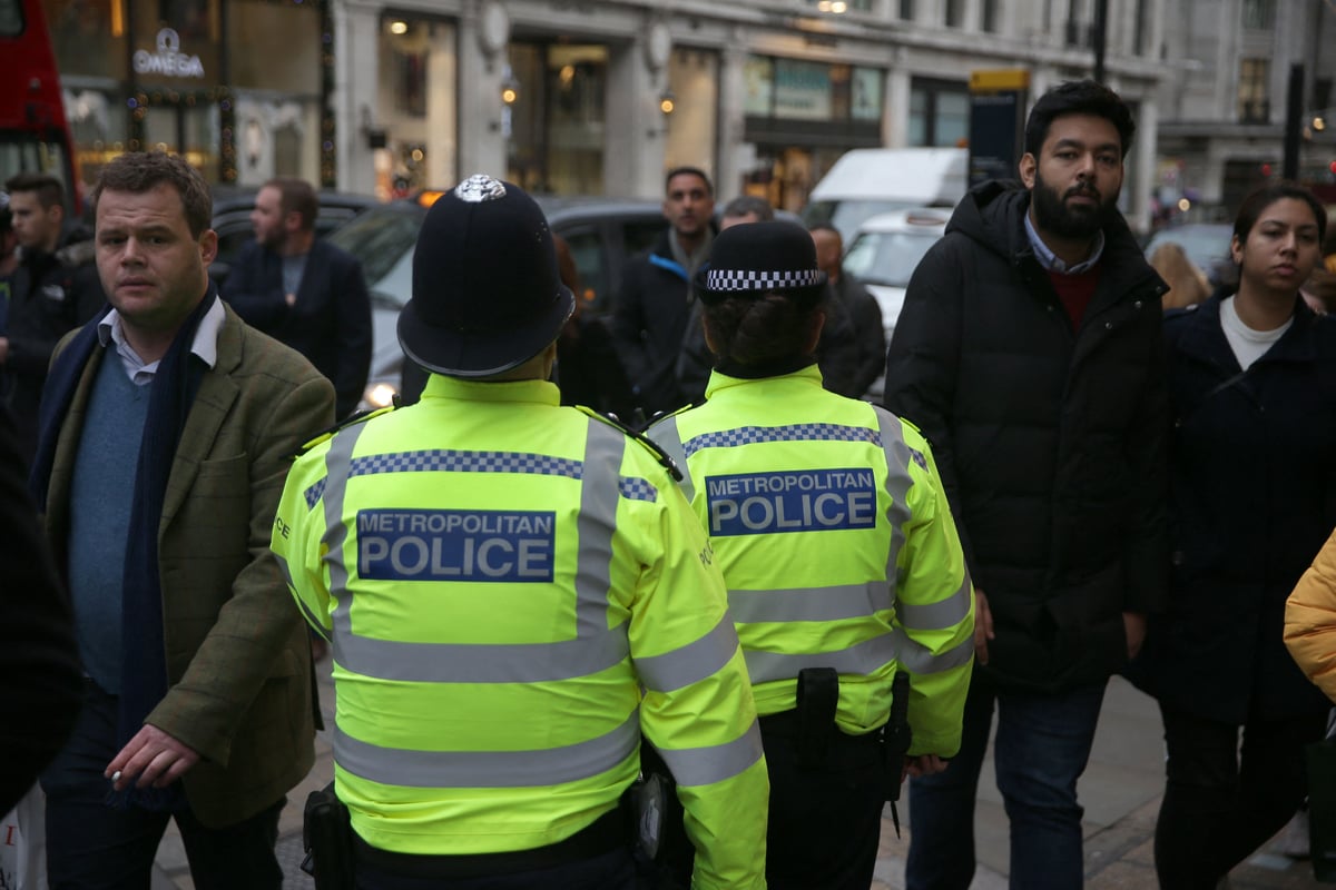 London Parcel Thefts Soar 376% as 'Porch Pirates' Target Christmas