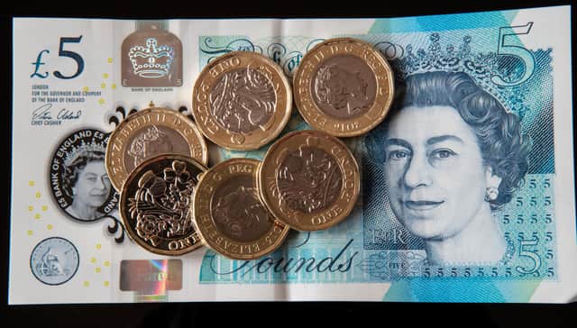 New 12-sided £1 coins on a new £5 note in Liverpool as the new pound coin entered circulation - with early teething problems expected at coin-operated machines across the country.